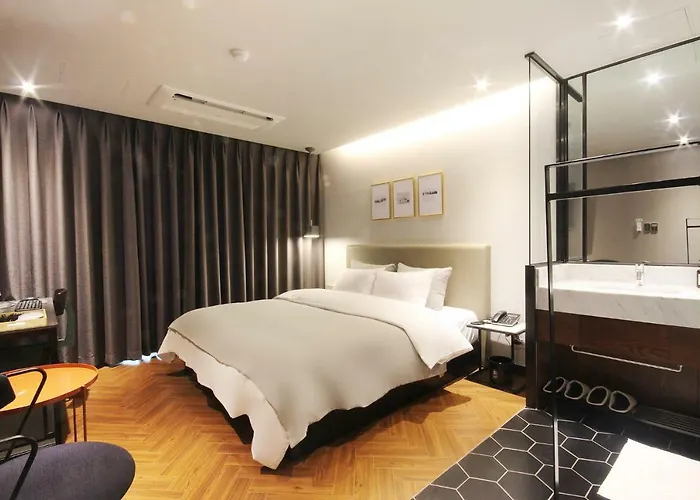 Brown Dot Seomyeon Hotel