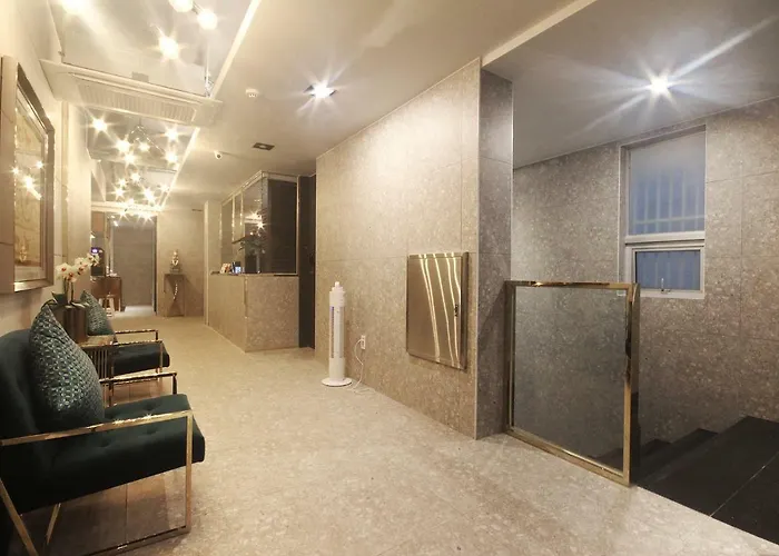 Brown Dot Seomyeon Hotel 2*